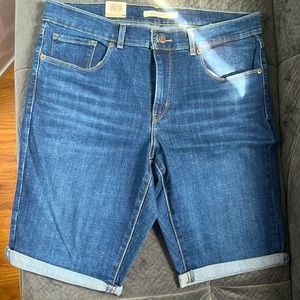Womens Levi’s Bermuda Shorts Mid-Rise Size 12 - W31
